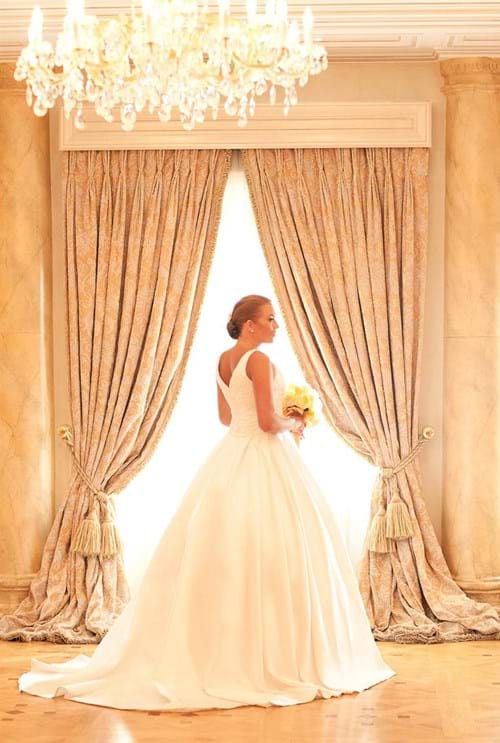 Image 23 of Luxury White & Gold Wedding Style