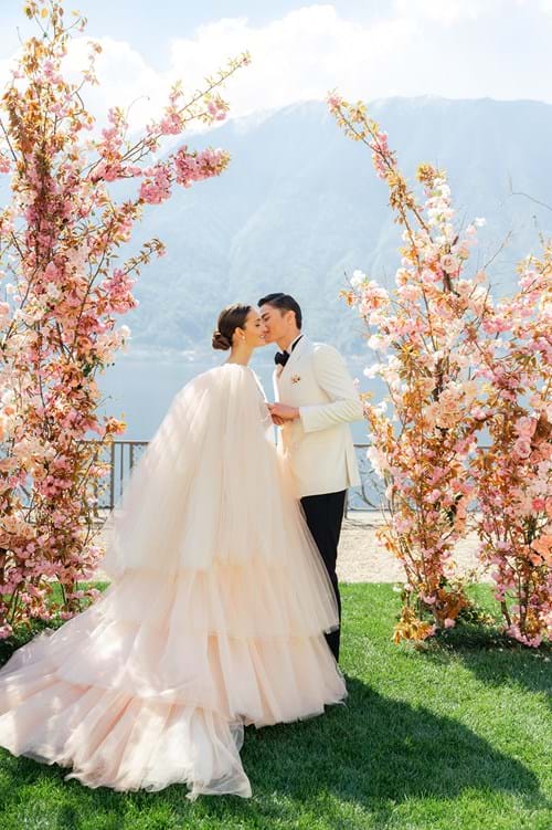Image 19 of Villa Balbiano Wedding in Pink