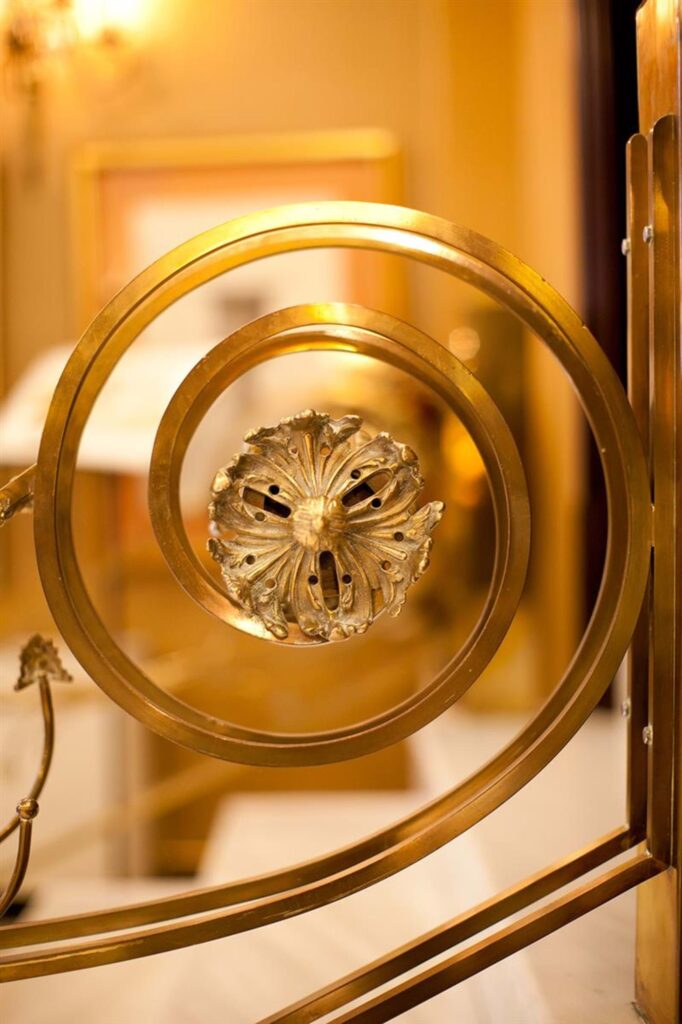 Luxury White & Gold Wedding Style