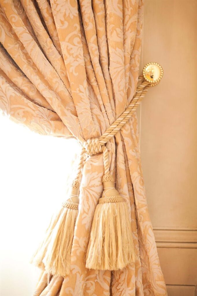 Luxury White & Gold Wedding Style