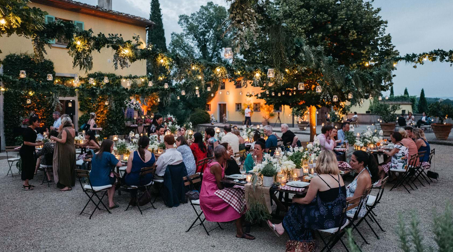 AL FRESCO DINNER IN TUSCANY