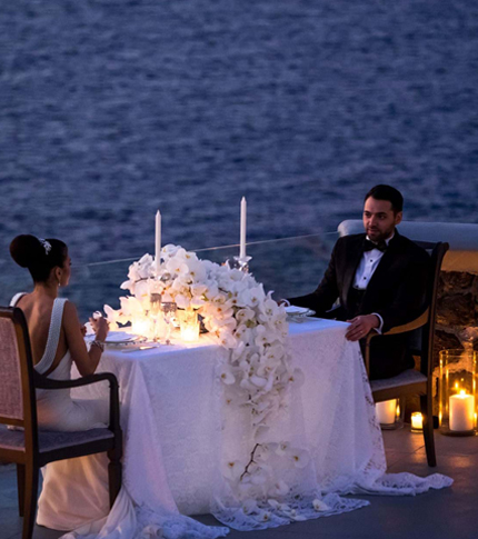 INTIMATE WEDDING IN SANTORINI