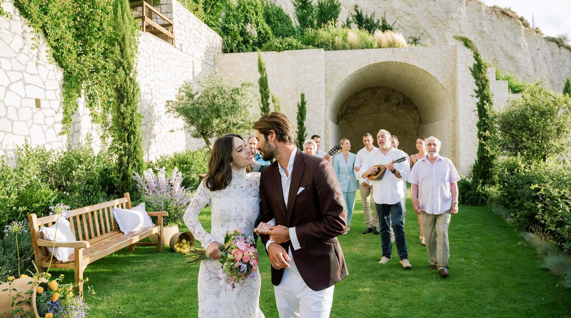 LUXURY MICRO-WEDDING IN KEFALONIA