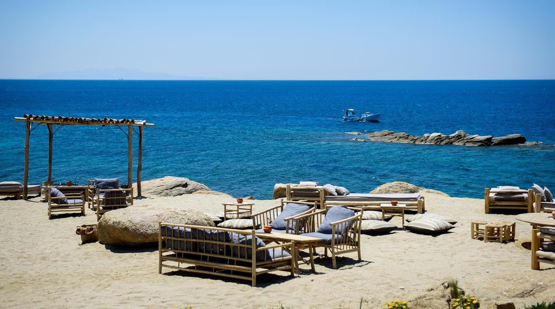 MEDITERRANEAN BOHO CHIC IN MYKONOS