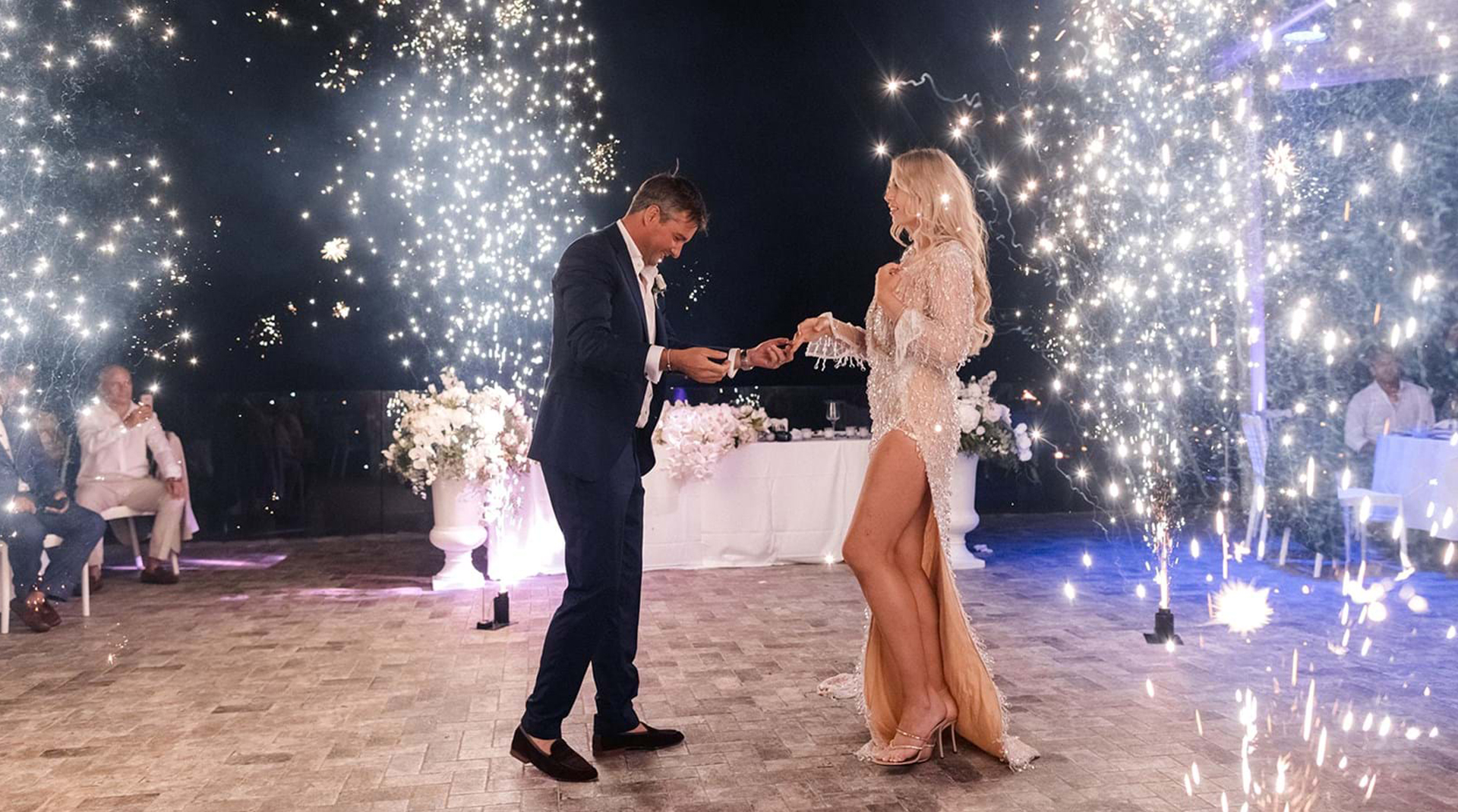 WHITE LUXURY WEDDING IN MYKONOS